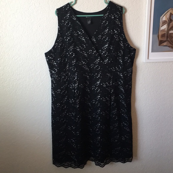 Black and silver lace sleeveless dress with belt - Picture 1 of 6